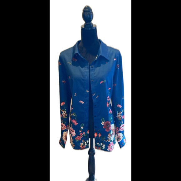 Tops - Blouse Size. XL Blue w/ Gorgeous Flowers Button Down Top Long Sleeve Cottagecore